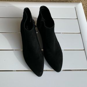 Nine West Black suede booties NWDopler  5.5